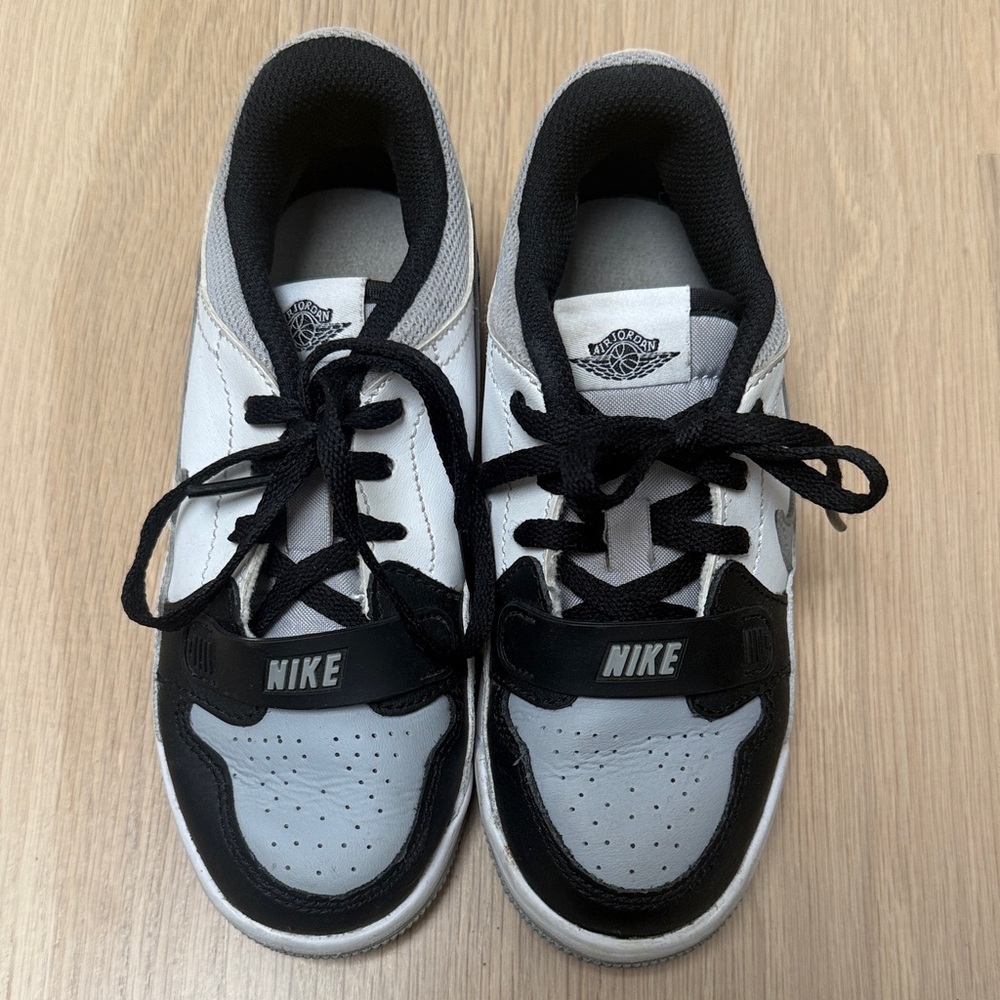 Nike Kids' Jordan Black and Gray Legacy, size 12